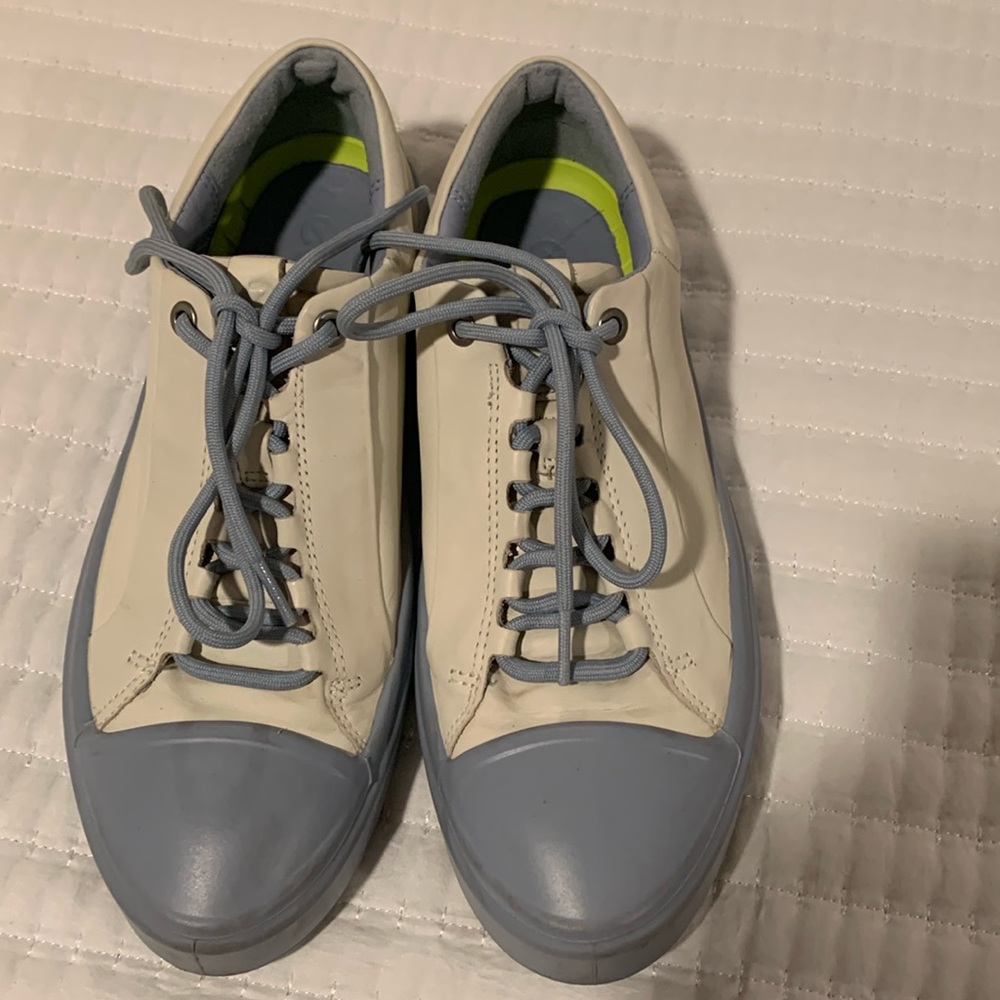 Fashion leather sneakers